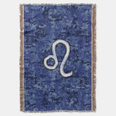 Leo Zodiac Sign on Blue Digital Camouflage Deken (Voorkant Verticaal)