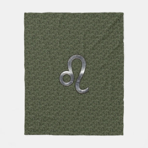 Leo Zodiac Sign on Olive Green Digital Camo Fleece Deken