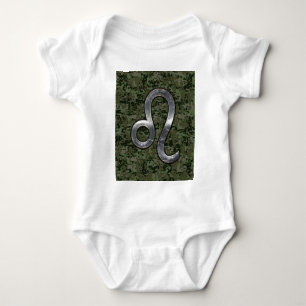 Leo Zodiac Symbol op Woodland Digital Camo Romper