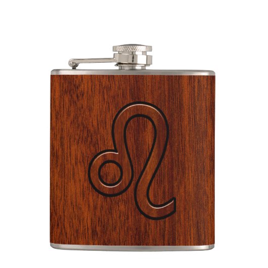 Leo Zodiac Symbool in Mahogany-houtenstalletje Heupfles (Voorkant)