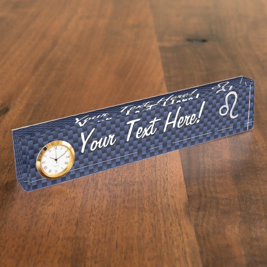 Leo Zodiac Symbool op Navy Blue Carbon Print Naambordje (Zijkant)