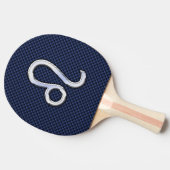 Leo Zodiac Symbool op Navy Blue Carbon Print Tafeltennisbatje (Zijkant)