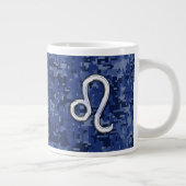 Leo Zodiac Symbool op Navy Blue Digital Camo Grote Koffiekop (Rechts)