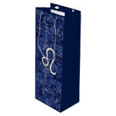 Leo Zodiac Symbool op Navy Blue Digital Camouflage Wijn Cadeautas (Voorkant Gekanteld)