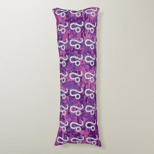 Leo Zodiac-symbool op roze Fuchsia Digital Camo Lichaamskussen (Voorkant Verticaal)