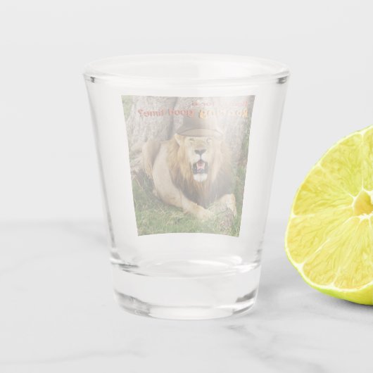 Leon op Maasai Mara 1 Shot Glas (Achterkant)