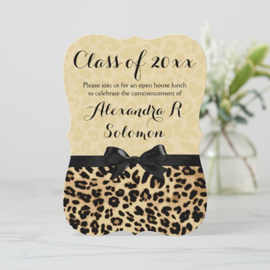 Leopard Black Bow Afstuderen/Party Invitation Kaart (Staand voorkant)