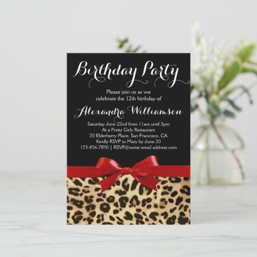 Leopard Bright Red Bow Girl's Birthday Party Kaart (Staand voorkant)