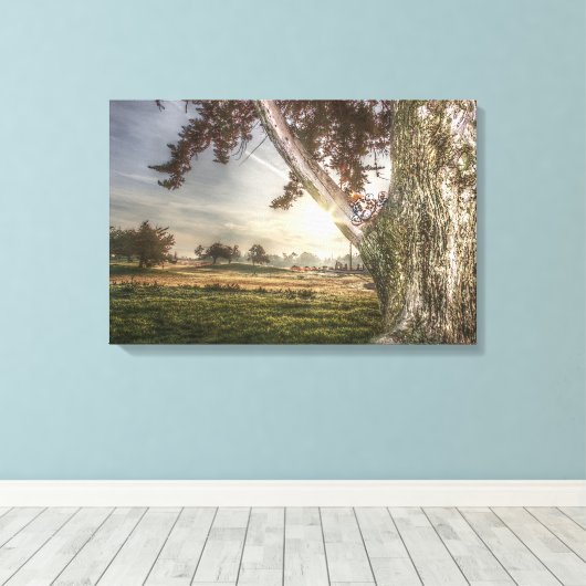 Leopard Doll in een boomschilderdruk Canvas Afdruk (Insitu (Houten vloer))