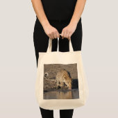 LEOPARD DRINKING CLOSE-UP TOTE BAG (Voorkant (product))