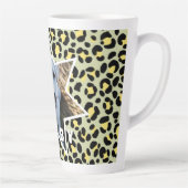 Leopard geel zwart foto gepersonaliseerd latte mok (Rechts)
