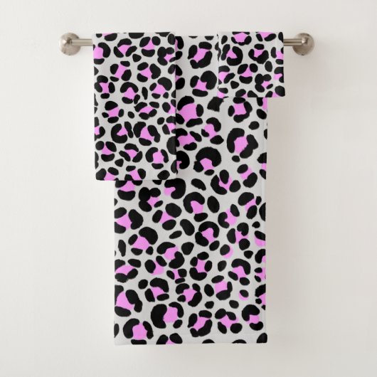 Leopard Grey Pink Black Bad Handdoek (Insitu)