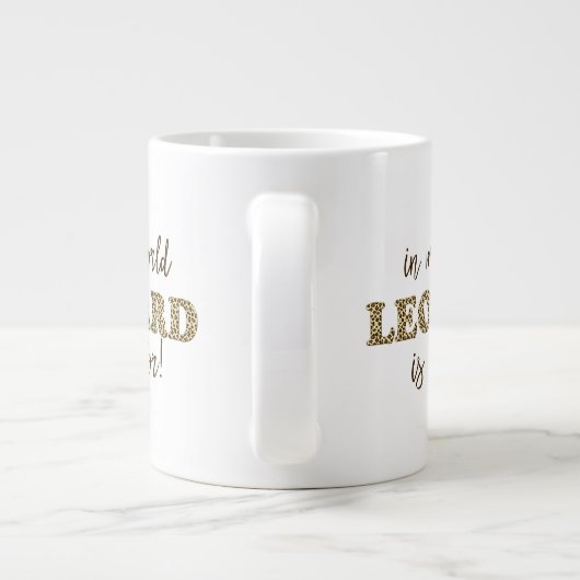 Leopard is een kleur - Funny Leopard Print Quote Grote Koffiekop (Achterkant)