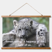 Leopard kijkt naar je vanaf een rots hangende kraa hangend wandkleed (Voorkant)