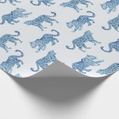 Leopard Parade in Blue and White Cadeaupapier (Hoek)