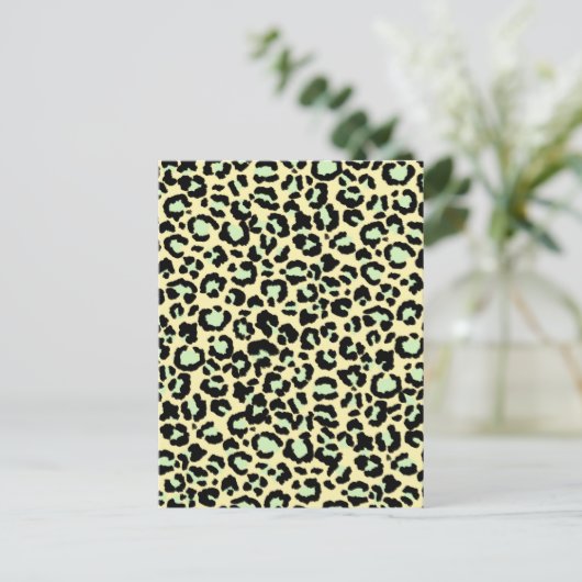 Leopard Pattern in Mint Green over Oatmeel Briefkaart (Staand voorkant)