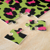 Leopard Pattern in Raspberry op Lime Green Legpuzzel (Zijkant)