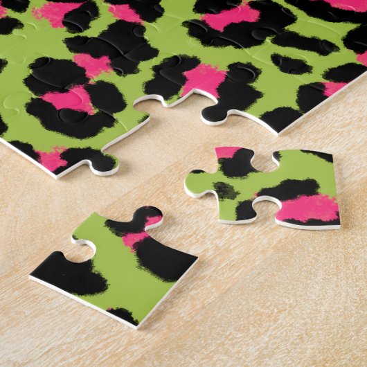 Leopard Pattern in Raspberry op Lime Green Legpuzzel (Zijkant)