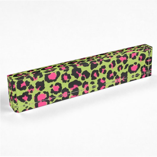 Leopard Pattern in Raspberry op Lime Green Naambordje