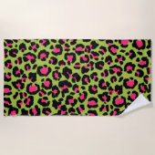 Leopard Pattern in Raspberry op Lime Green Strandlaken (Voorkant)