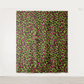 Leopard Pattern in Raspberry op Lime Green Wandkleed (Voorkant)