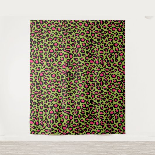 Leopard Pattern in Raspberry op Lime Green Wandkleed (Voorkant)