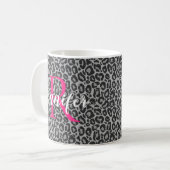 Leopard personaliseert warmroze monogram en naam koffiemok (Voorkant links)