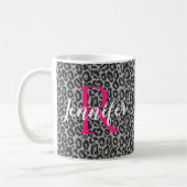 Leopard personaliseert warmroze monogram en naam koffiemok (Links)