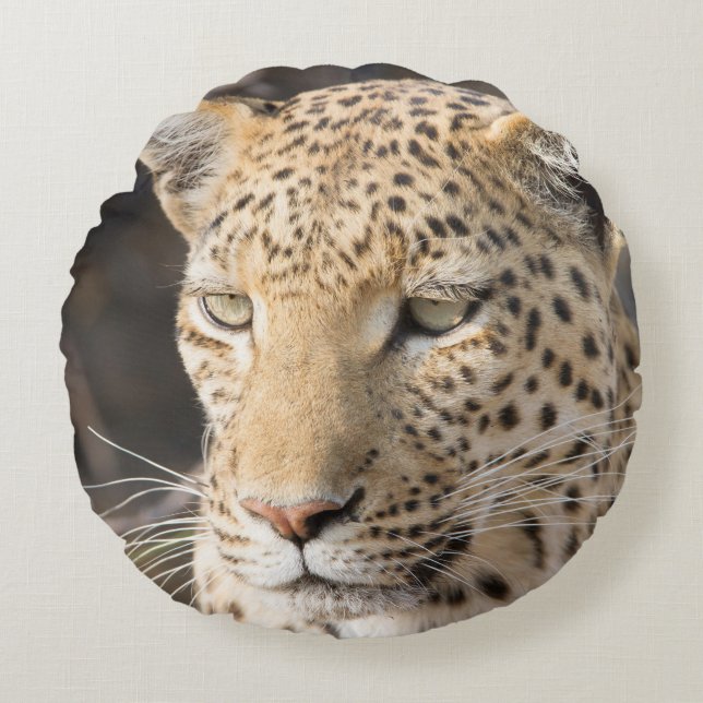 Leopard portret rond kussen (Voorkant)