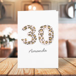 Leopard Print 30 | Modern Cute Name 30th Birthday Kaart<br><div class="desc">Eenvoudige, stijlvolle en trendy lopardafdruk van 30 wenskaart in bruine en zwarte dierlijke afdruk op een bleke roze achtergrond. De naam en het binnenbericht in modern script kunnen gemakkelijk gepersonaliseerd worden voor een echt unieke 30e verjaardagskaart voor de speciale dag van je geliefde! Het ontwerp is ook beschikbaar voor andere...</div>