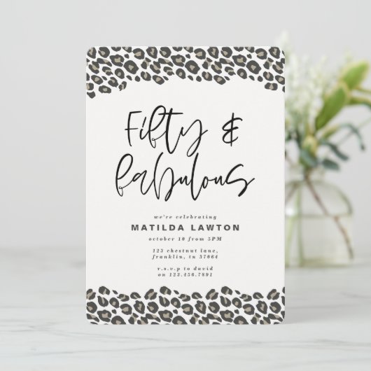 Leopard print 60 jaar en sassy 50 jaar verjaardags aankondiging (Staand voorkant)