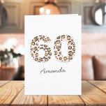 Leopard Print 60 | Modern Cute Name 60th Birthday Kaart<br><div class="desc">Eenvoudige, stijlvolle en trendy lopardafdruk van 60 wenskaart in bruine en zwarte dierlijke afdruk op een bleke roze achtergrond. De naam en het binnenbericht in modern manuscript kunnen gemakkelijk voor een echt unieke 60e verjaardagskaart voor de speciale dag van uw geliefde worden gepersonaliseerd! Het ontwerp is ook beschikbaar voor andere...</div>