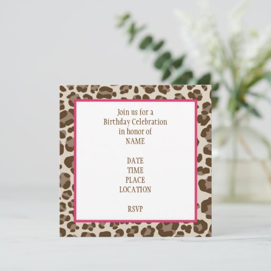 Leopard Print Birthday Uitnodiging (Staand voorkant)