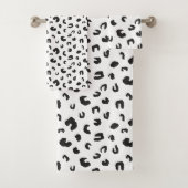 Leopard Print Black en White Bad Handdoek (Insitu)