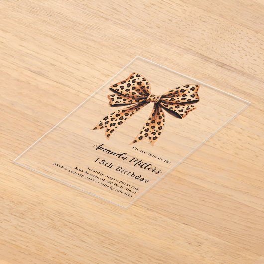 Leopard print boog bruin verjaardag helder acryl uitnodigingen (Laagn)