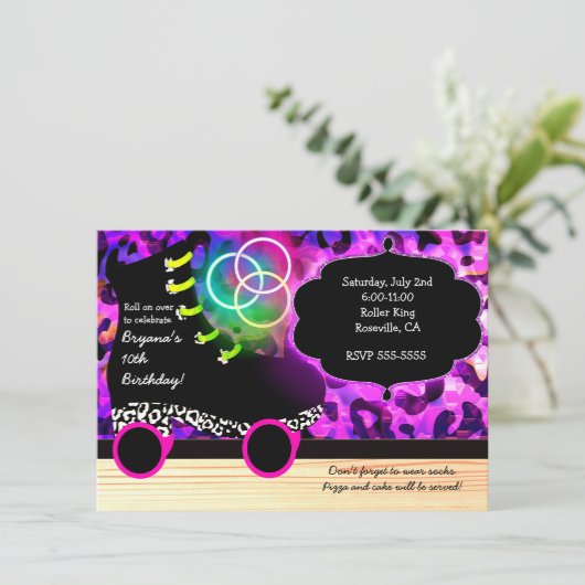 Leopard Print Glow Schaats Rolschaatsuitnodiging Kaart (Staand voorkant)