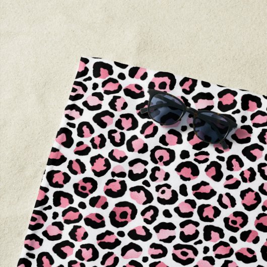 Leopard Print in roze wit en zwart met monogram Strandlaken (In situ)
