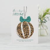 Leopard Print Ornament Green Bow Boujee kerst Feestdagenkaart (Staand voorkant)
