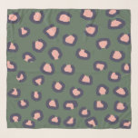 Leopard Print roze donkerblauw en groen Sjaal<br><div class="desc">Fashionable chiffon scarf met grote luipaard in roze en donkerblauw op een groene achtergrond. Uitsluitend ontworpen voor u door Happy dolphin studio.</div>