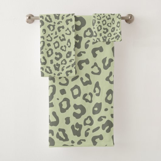 Leopard Print Sage Green en Shades Animal Print Bad Handdoek (Insitu)