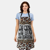 Leopard print voor verjaardagsfeestje schort (Gedragen)