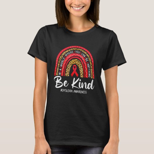 Leopard Rainbow Be Kind Red Ribbon Dyslexia Awaren T-shirt (Voorkant)