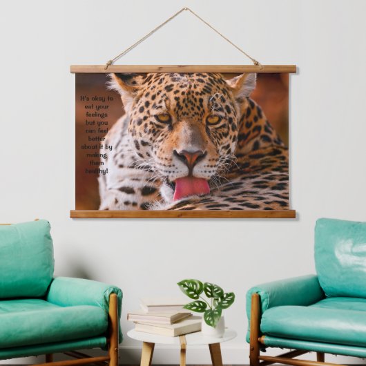 Leopard reinigt zijn pogen hangend wandkleed (Woonkamer)