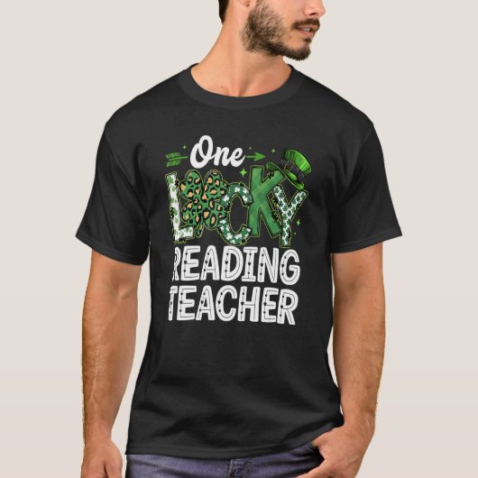 Leopard Shamrock One Lucky Reading Teacher St. Pat T-shirt (Voorkant)