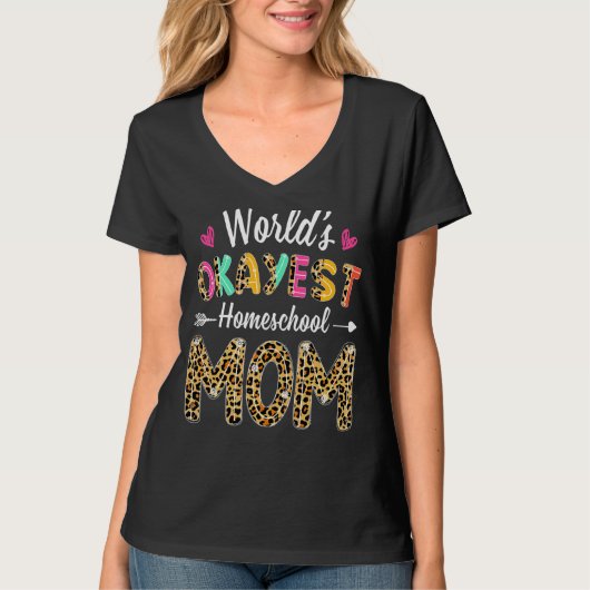 Leopard World's Okayest Homeschool Moeder Thee T-shirt (Voorkant)