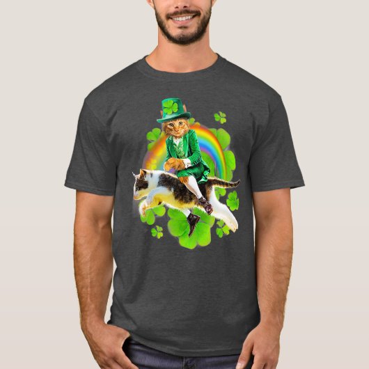 Leprechaun Cat Riding in Rainbow St Patty T-shirt (Voorkant)