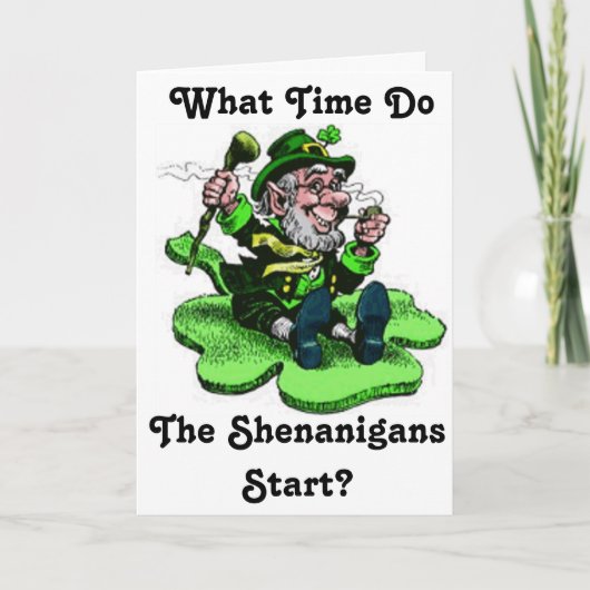 Leprechaun die op een shamrock zit kaart (Voorkant)