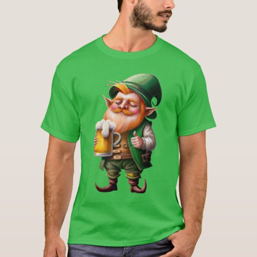 Leprechaun met mok van bier op St Patrick's day T-shirt (Voorkant)