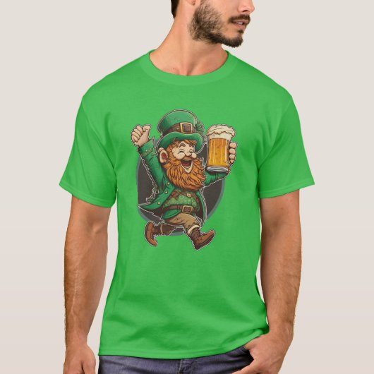 Leprechaun met mok van bier op St Patrick's day T-shirt (Voorkant)