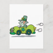 Leprechaun op weg naar een groene auto briefkaart (Voorkant)